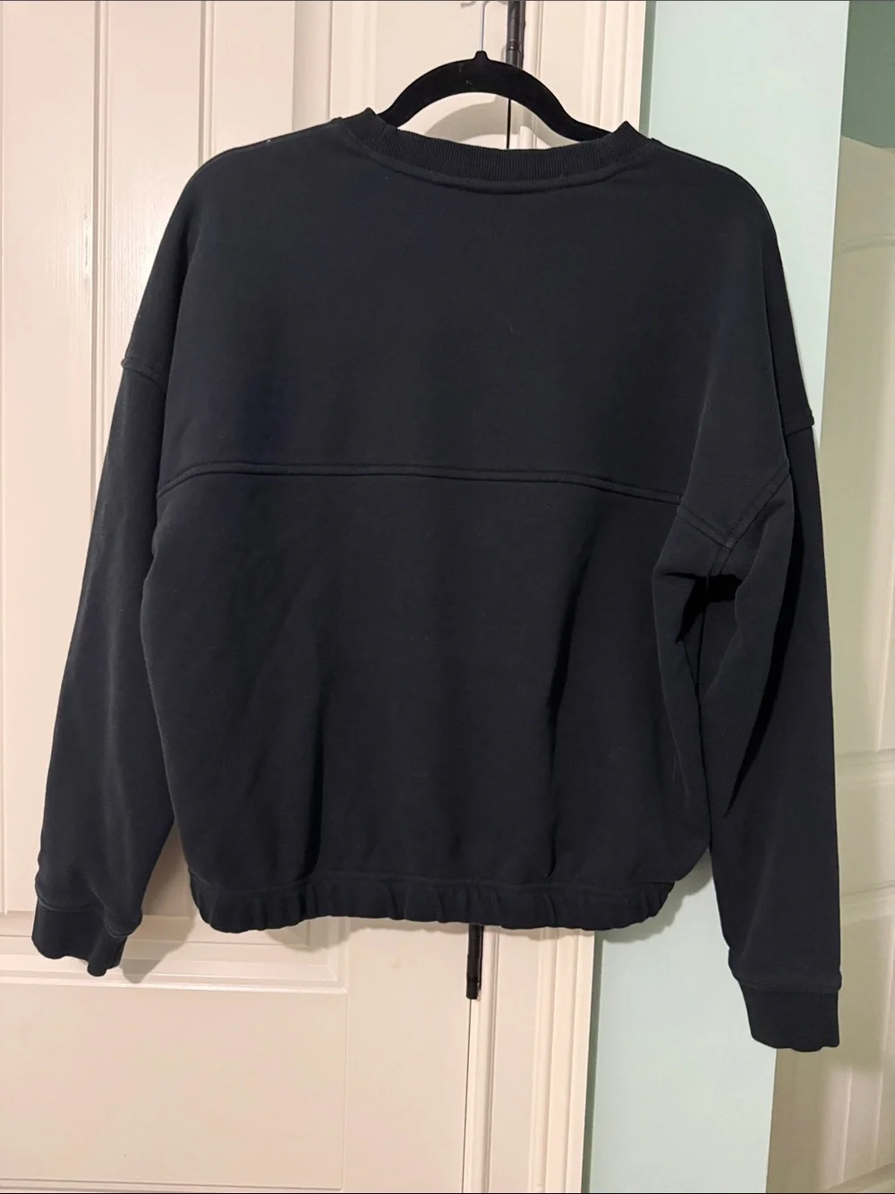 Vuori Black Crewneck Sweatshirt